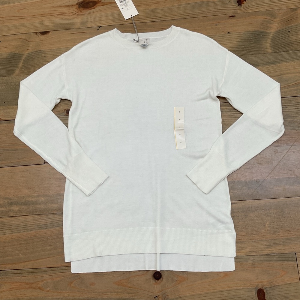 ‼️AND EASY WHITE CREWNECK SWEATER‼️